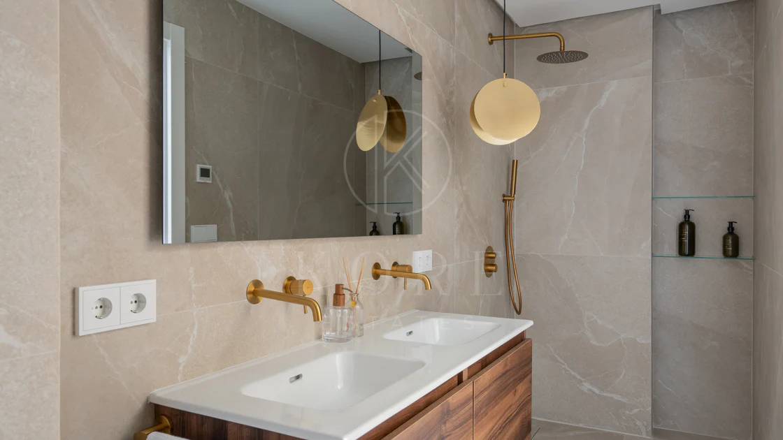 Apartament superb cu vedere la mare în Cumbres del Rodeo, Nueva Andalucia.