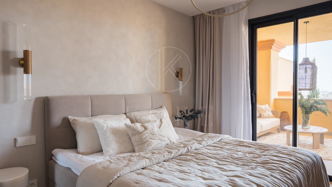 Apartament superb cu vedere la mare în Cumbres del Rodeo, Nueva Andalucia.