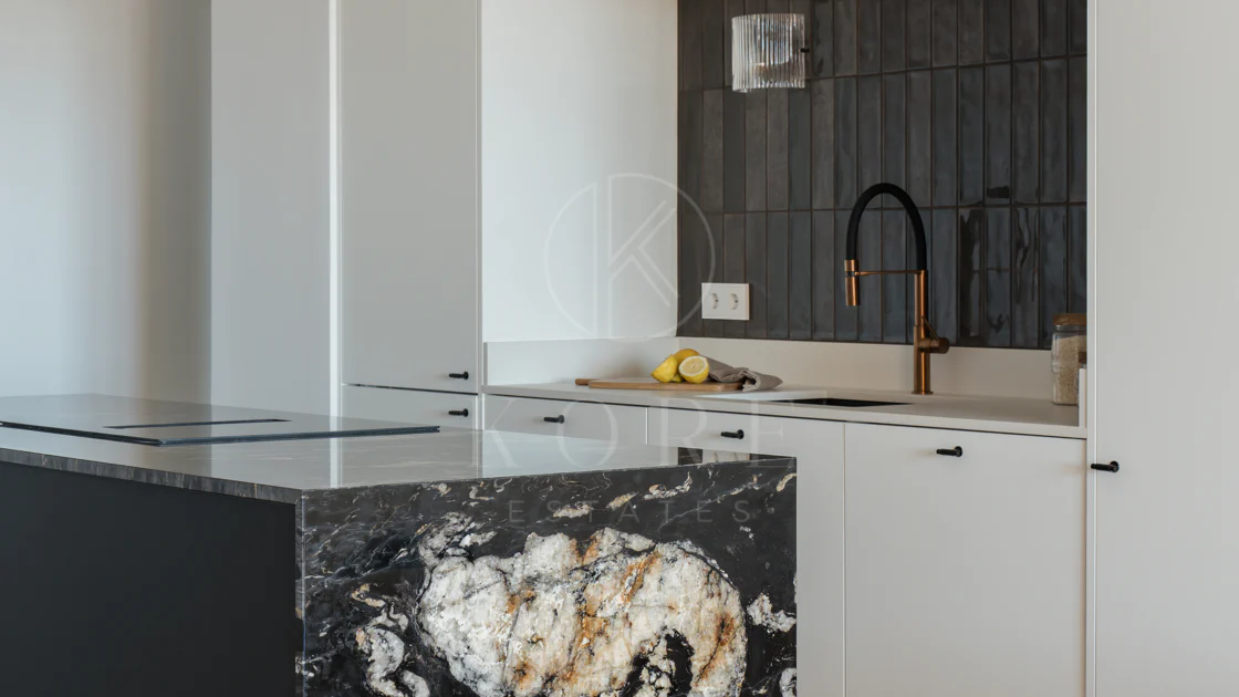 Apartament superb cu vedere la mare în Cumbres del Rodeo, Nueva Andalucia.