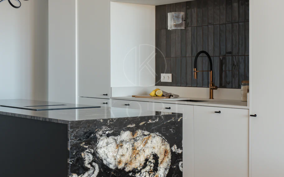 Apartamento con impresionantes vistas al mar en Cumbres del Rodeo, Nueva Andalucía.