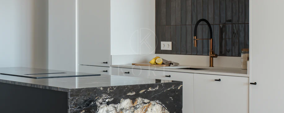 Apartament superb cu vedere la mare în Cumbres del Rodeo, Nueva Andalucia.