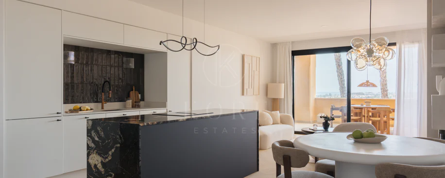 Apartament superb cu vedere la mare în Cumbres del Rodeo, Nueva Andalucia.
