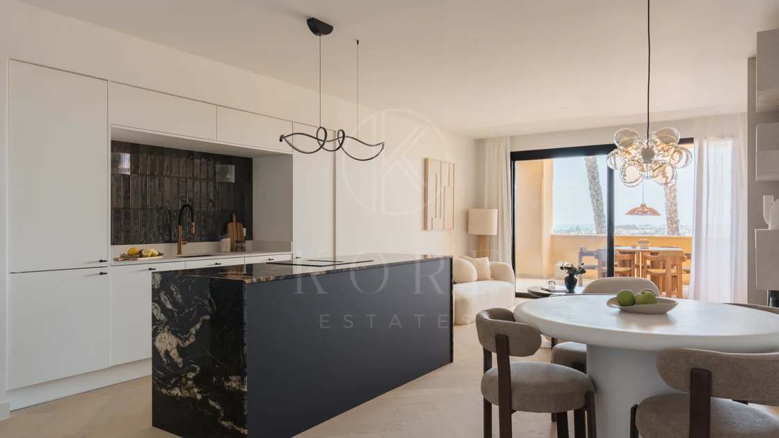 Apartament superb cu vedere la mare în Cumbres del Rodeo, Nueva Andalucia.
