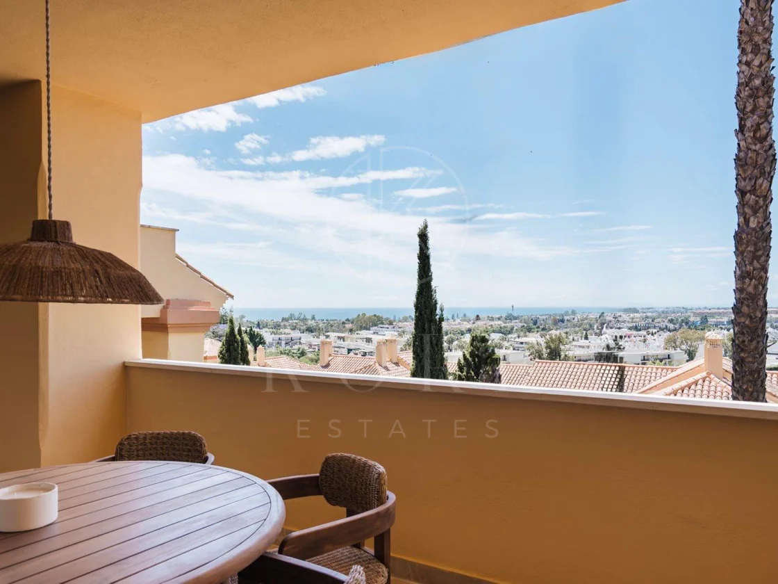 Apartament superb cu vedere la mare în Cumbres del Rodeo, Nueva Andalucia.
