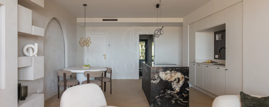 Apartament superb cu vedere la mare în Cumbres del Rodeo, Nueva Andalucia.