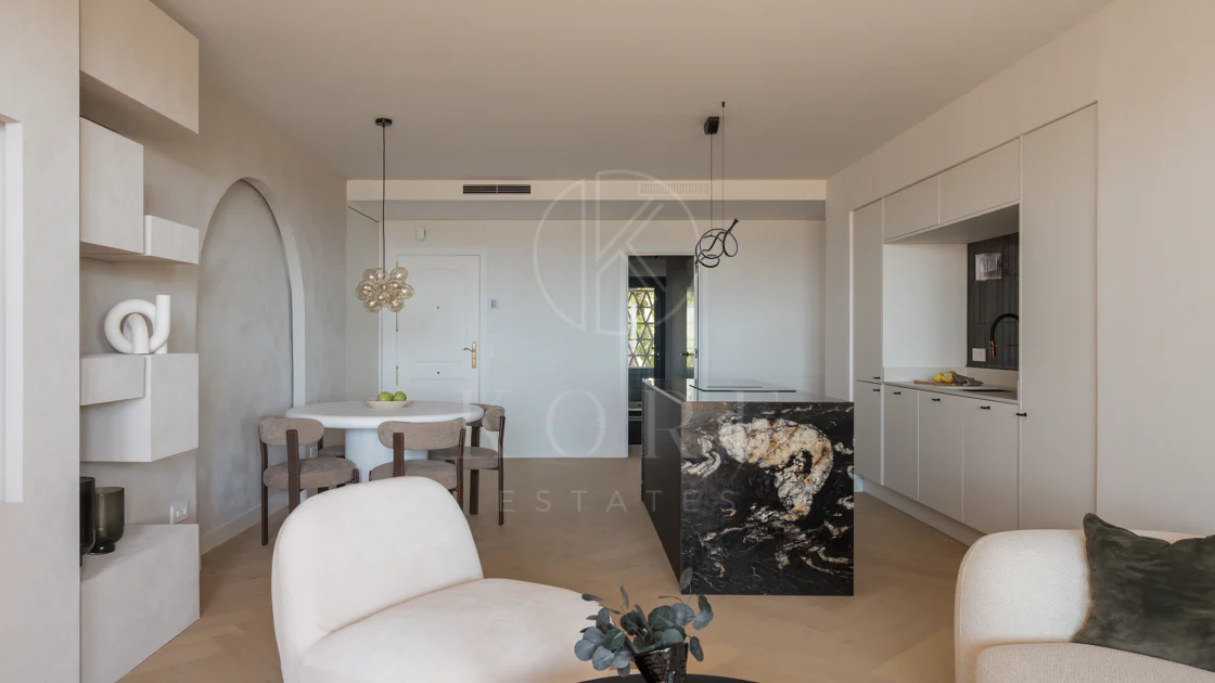 Apartament superb cu vedere la mare în Cumbres del Rodeo, Nueva Andalucia.