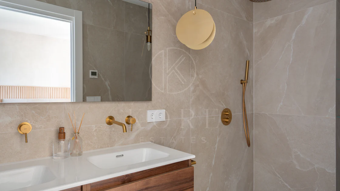 Apartament superb cu vedere la mare în Cumbres del Rodeo, Nueva Andalucia.