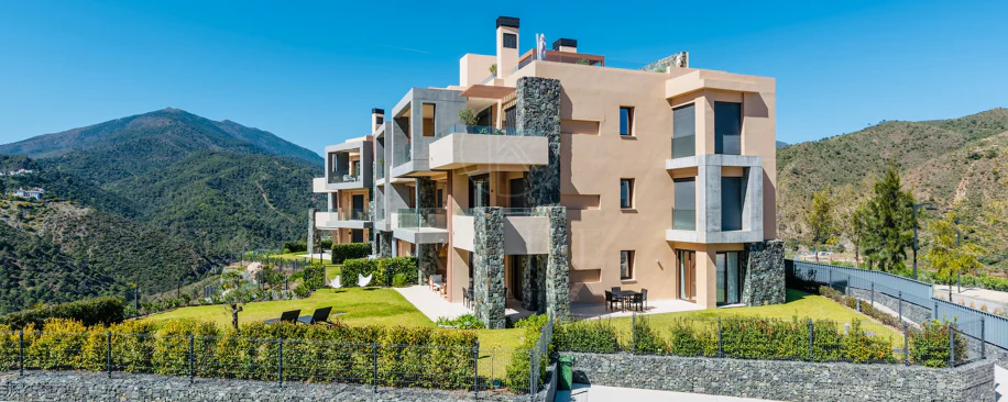 Ground Floor Apartment for sale in Real de La Quinta, Benahavis