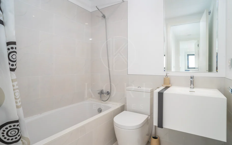 Ático duplex de lujo en Cataleya, Atalaya Golf, Estepona propiedad con 3 dormitorios en venta