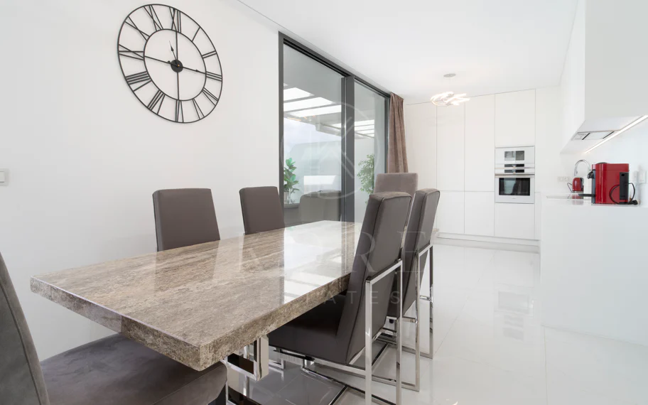 Ático duplex de lujo en Cataleya, Atalaya Golf, Estepona propiedad con 3 dormitorios en venta