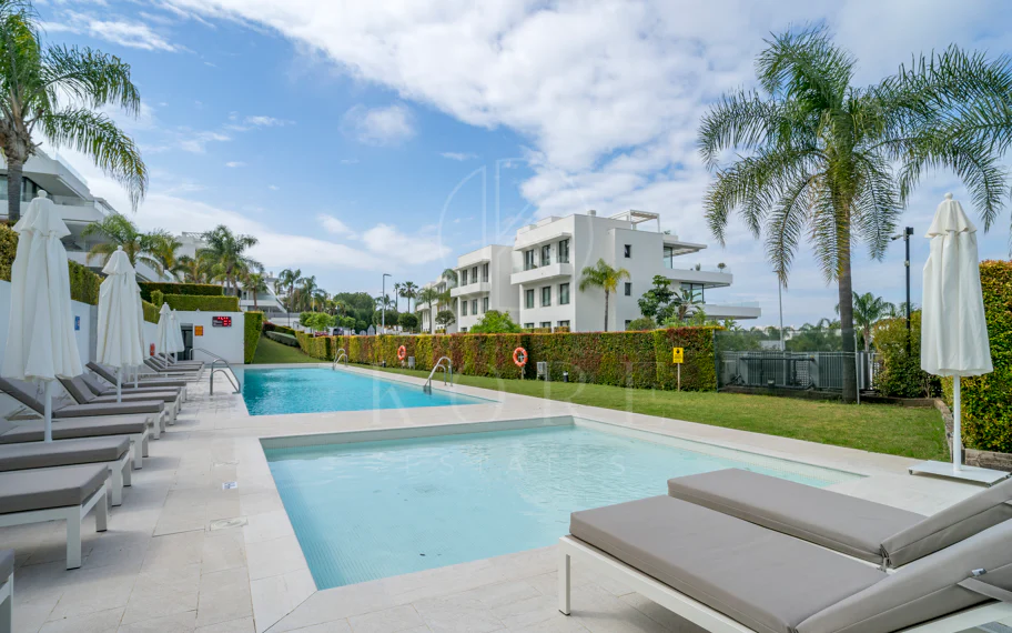 Ático duplex de lujo en Cataleya, Atalaya Golf, Estepona propiedad con 3 dormitorios en venta