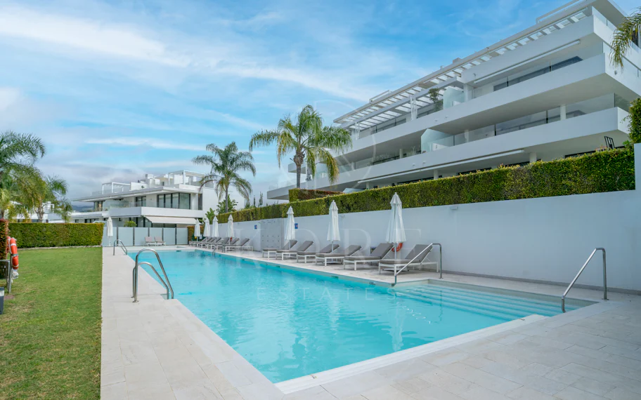 Ático duplex de lujo en Cataleya, Atalaya Golf, Estepona propiedad con 3 dormitorios en venta