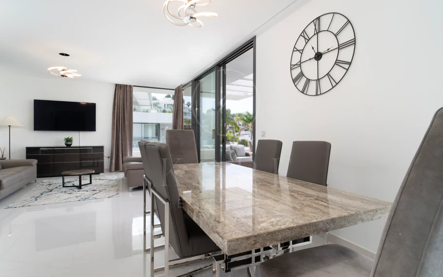 Ático duplex de lujo en Cataleya, Atalaya Golf, Estepona propiedad con 3 dormitorios en venta