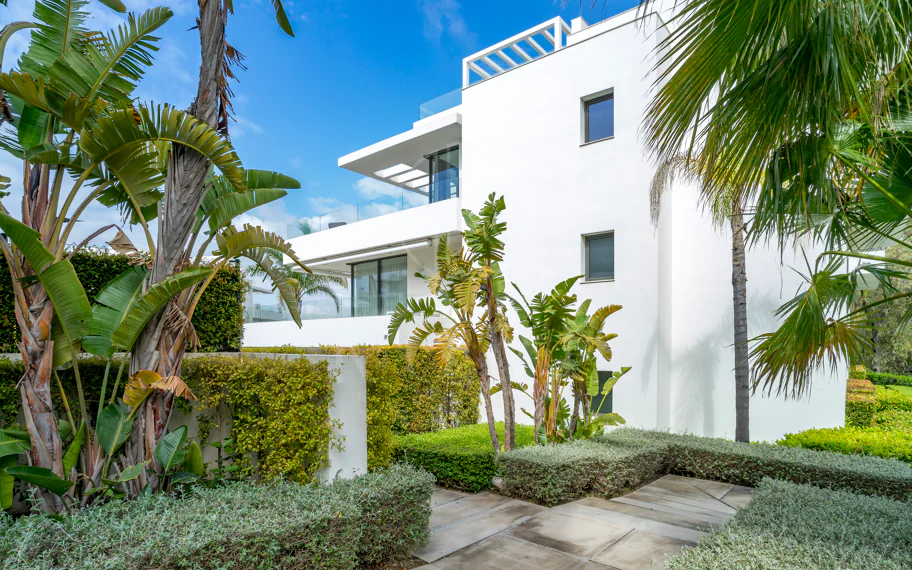 Ático duplex de lujo en Cataleya, Atalaya Golf, Estepona propiedad con 3 dormitorios en venta