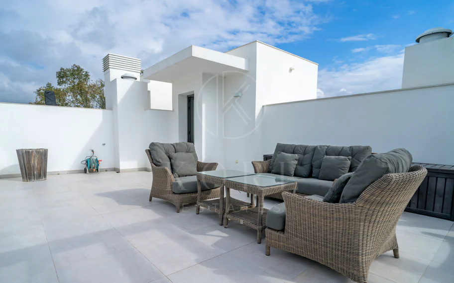 Ático duplex de lujo en Cataleya, Atalaya Golf, Estepona propiedad con 3 dormitorios en venta