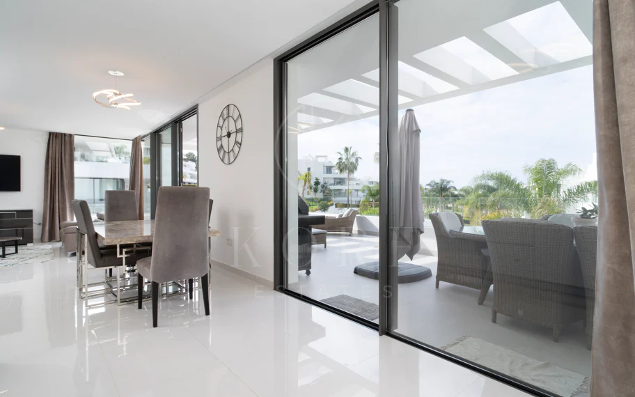 Ático duplex de lujo en Cataleya, Atalaya Golf, Estepona propiedad con 3 dormitorios en venta