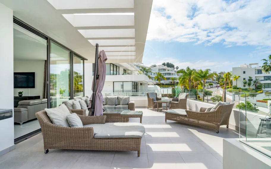 Ático duplex de lujo en Cataleya, Atalaya Golf, Estepona propiedad con 3 dormitorios en venta