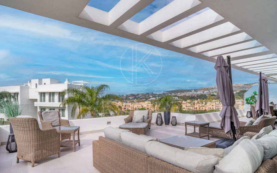 Ático duplex de lujo en Cataleya, Atalaya Golf, Estepona propiedad con 3 dormitorios en venta
