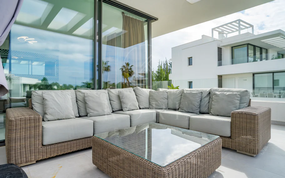 Ático duplex de lujo en Cataleya, Atalaya Golf, Estepona propiedad con 3 dormitorios en venta