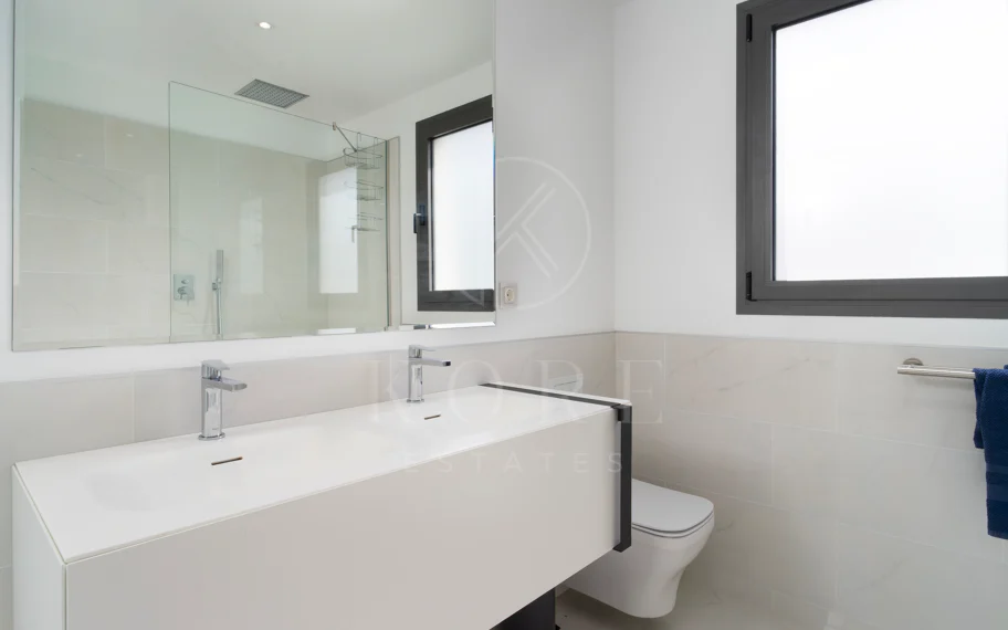 Ático duplex de lujo en Cataleya, Atalaya Golf, Estepona propiedad con 3 dormitorios en venta
