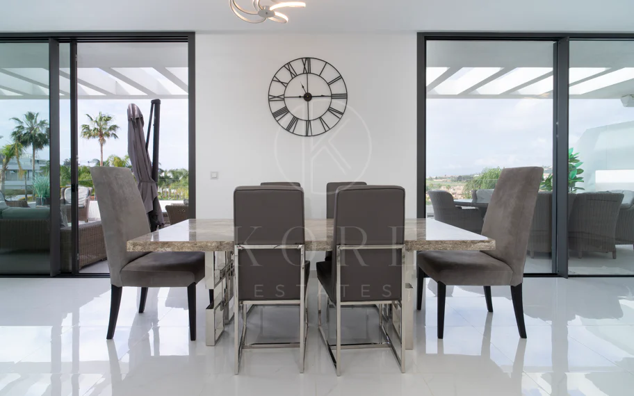 Ático duplex de lujo en Cataleya, Atalaya Golf, Estepona propiedad con 3 dormitorios en venta