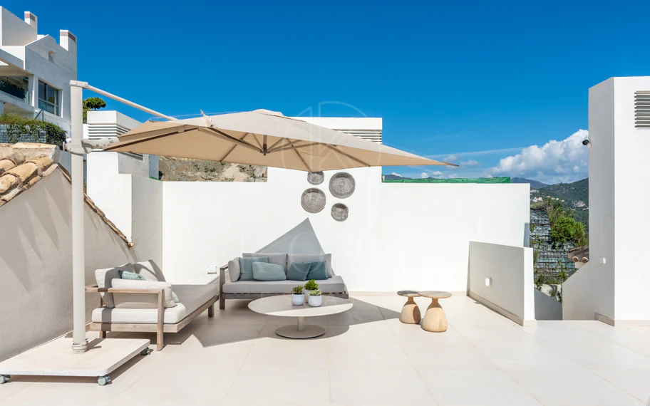 Ático encantador ubicado en Marbella Club Hills, Benahavís