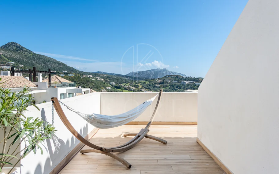 Ático encantador ubicado en Marbella Club Hills, Benahavís