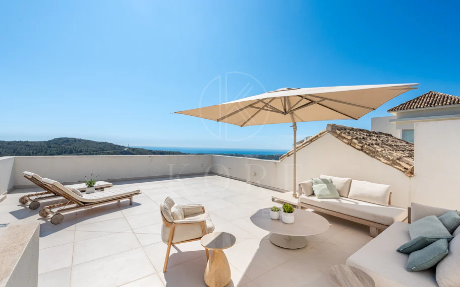 Ático encantador ubicado en Marbella Club Hills, Benahavís