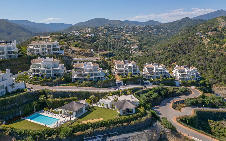 Ático encantador ubicado en Marbella Club Hills, Benahavís