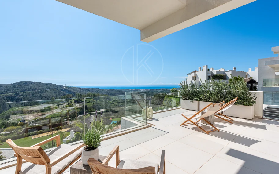 Ático encantador ubicado en Marbella Club Hills, Benahavís