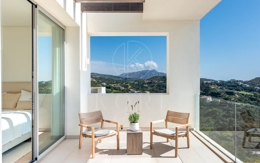 Ático encantador ubicado en Marbella Club Hills, Benahavís