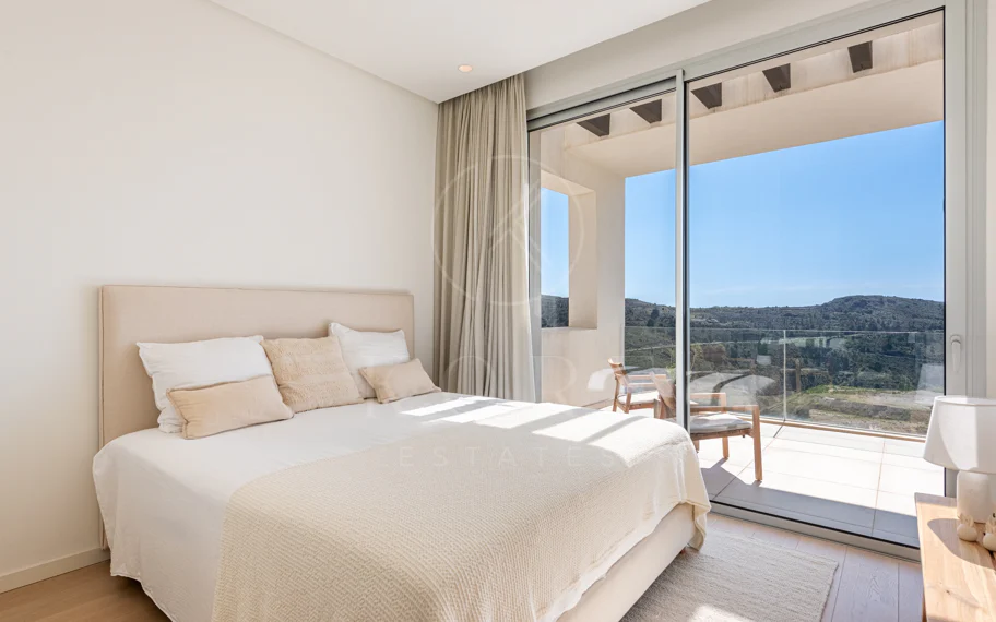 Ático encantador ubicado en Marbella Club Hills, Benahavís
