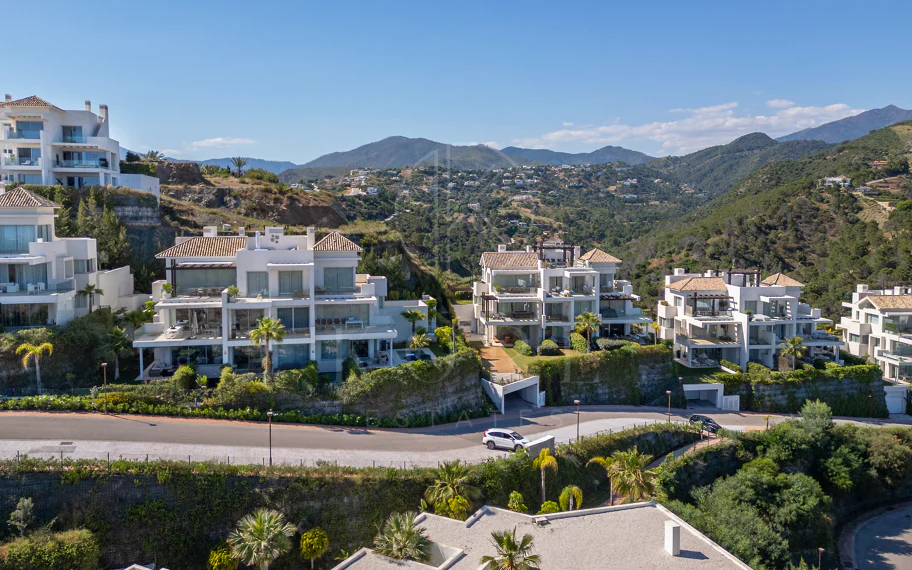 Ático encantador ubicado en Marbella Club Hills, Benahavís
