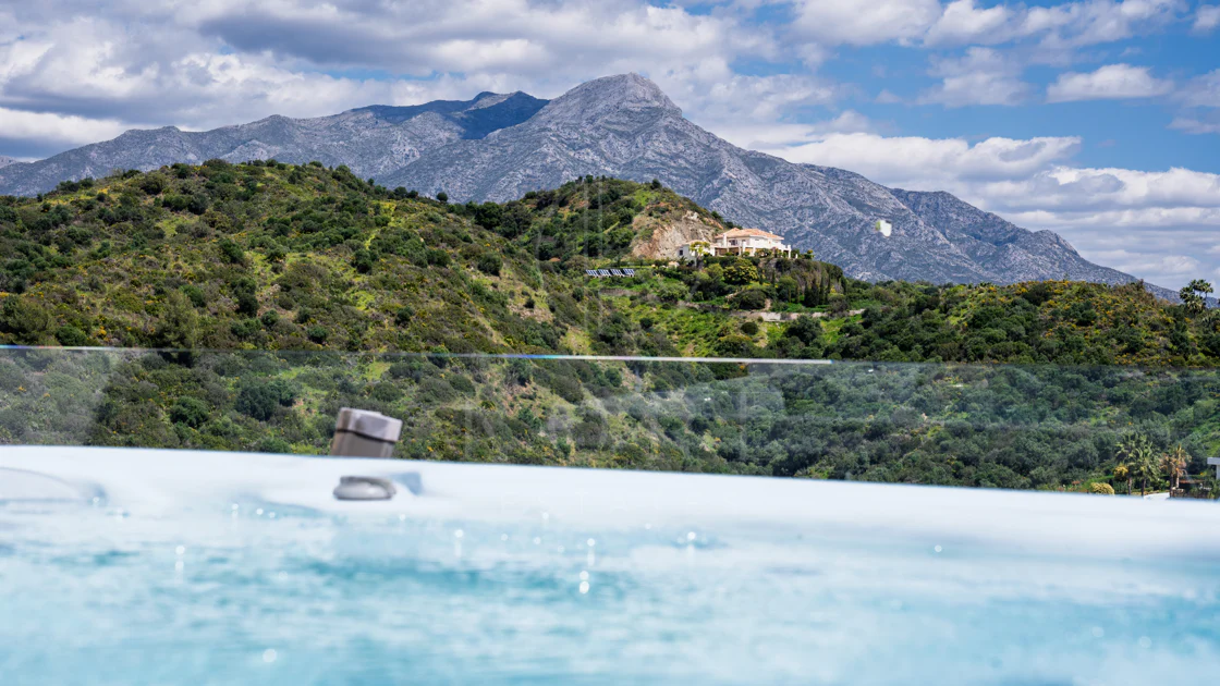 Penthouse for sale in La Quinta, Benahavis