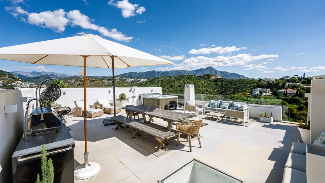 Penthouse for sale in La Quinta, Benahavis