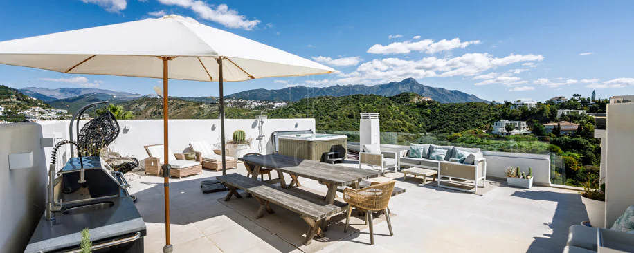 Penthouse for sale in La Quinta, Benahavis
