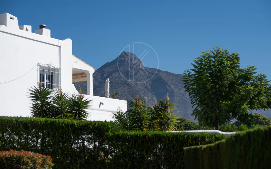 Aloha 3 - Corner Townhouse with Sea Views in an Exclusive Frontline Golf Complex, Nueva Andalucía