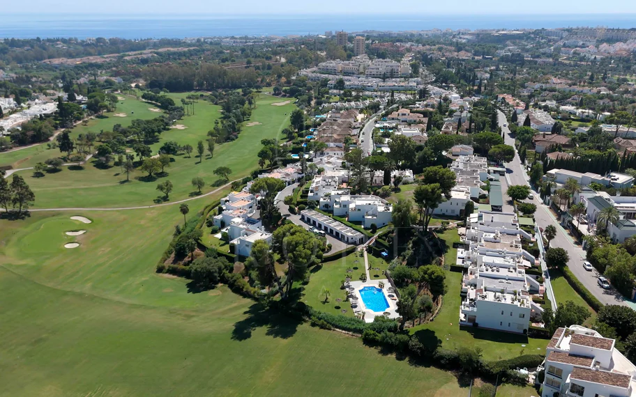 Aloha 3 - Corner Townhouse with Sea Views in an Exclusive Frontline Golf Complex, Nueva Andalucía