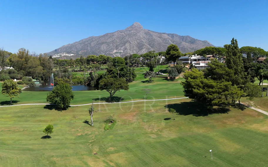 Aloha 3 - Corner Townhouse with Sea Views in an Exclusive Frontline Golf Complex, Nueva Andalucía