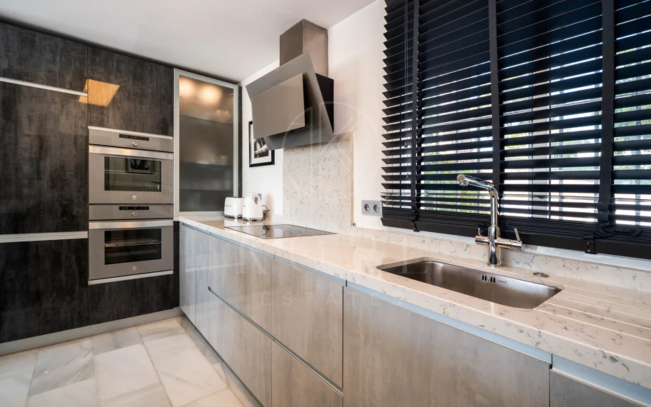 Aloha 3 - Corner Townhouse with Sea Views in an Exclusive Frontline Golf Complex, Nueva Andalucía