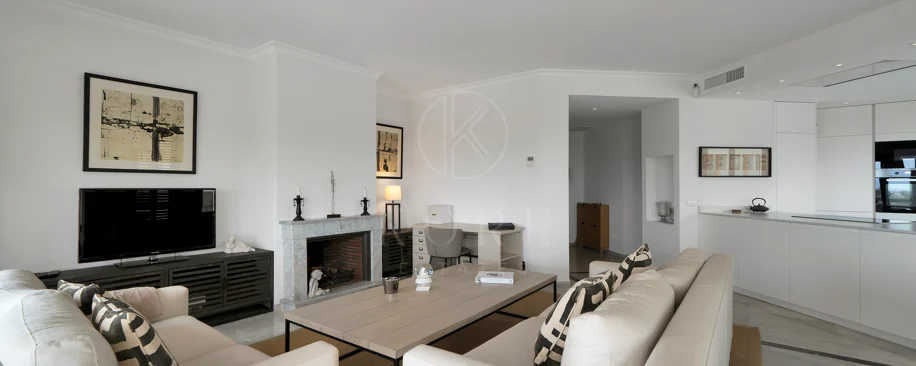 Bonito apartamento de dos dormitorios situado en el prestigioso Alcores del Golf la comunidad en Nueva Andalucía