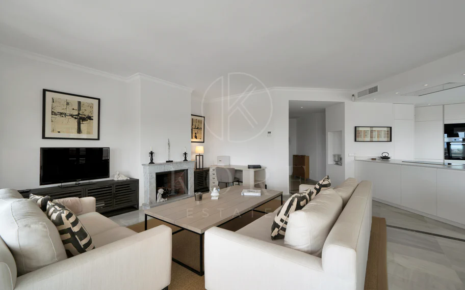 Bonito apartamento de dos dormitorios situado en el prestigioso Alcores del Golf la comunidad en Nueva Andalucía