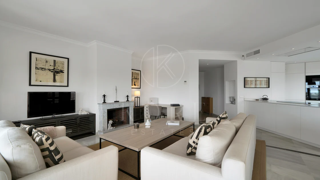 Bonito apartamento de dos dormitorios situado en el prestigioso Alcores del Golf la comunidad en Nueva Andalucía