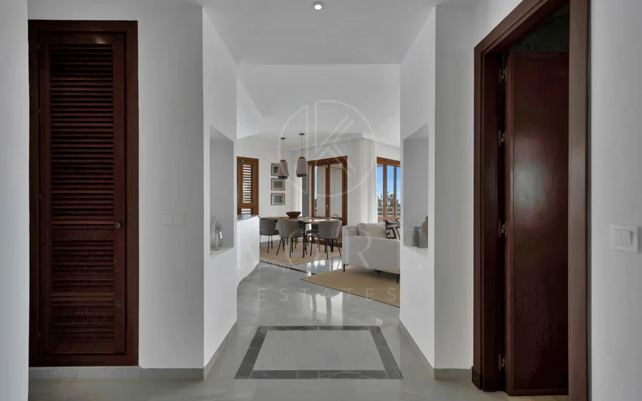 Bonito apartamento de dos dormitorios situado en el prestigioso Alcores del Golf la comunidad en Nueva Andalucía