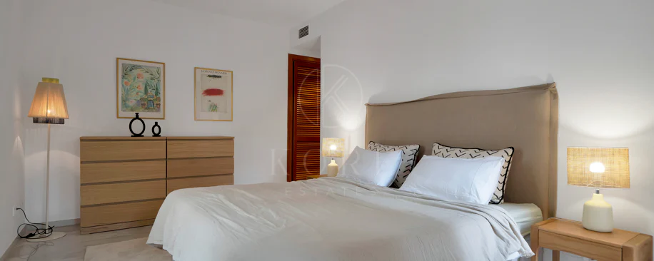 Bonito apartamento de dos dormitorios situado en el prestigioso Alcores del Golf la comunidad en Nueva Andalucía