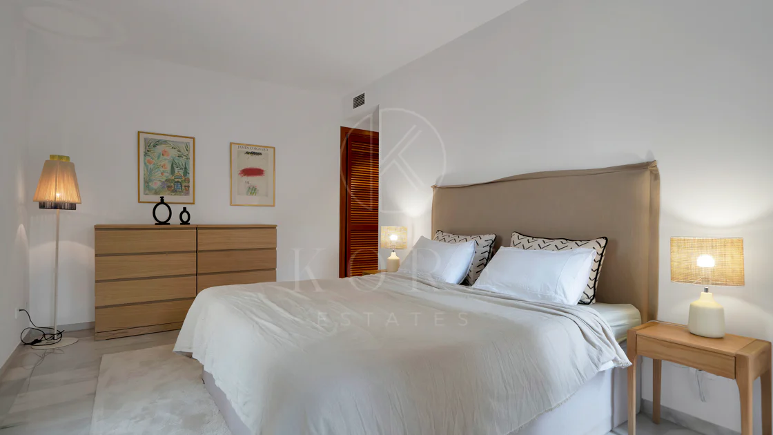 Bonito apartamento de dos dormitorios situado en el prestigioso Alcores del Golf la comunidad en Nueva Andalucía