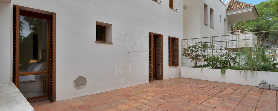 Bonito apartamento de dos dormitorios situado en el prestigioso Alcores del Golf la comunidad en Nueva Andalucía