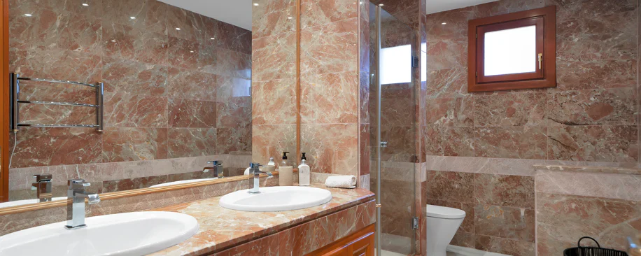 Bonito apartamento de dos dormitorios situado en el prestigioso Alcores del Golf la comunidad en Nueva Andalucía