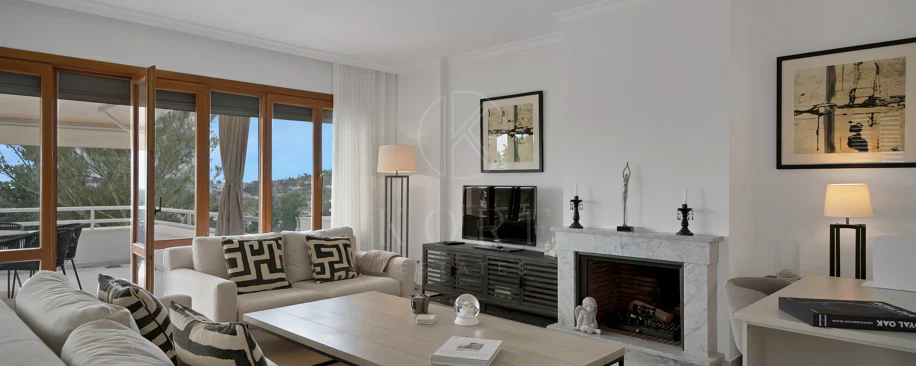 Bonito apartamento de dos dormitorios situado en el prestigioso Alcores del Golf la comunidad en Nueva Andalucía