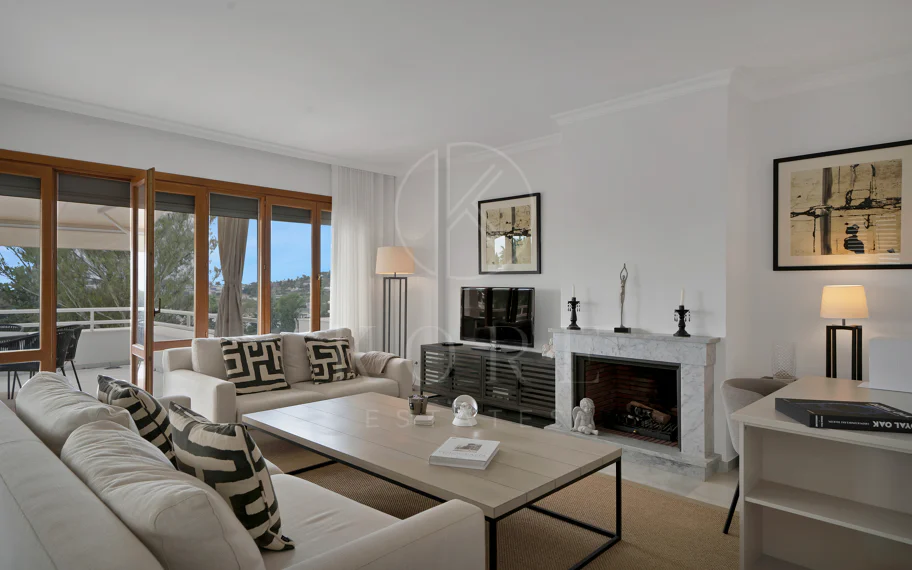Bonito apartamento de dos dormitorios situado en el prestigioso Alcores del Golf la comunidad en Nueva Andalucía